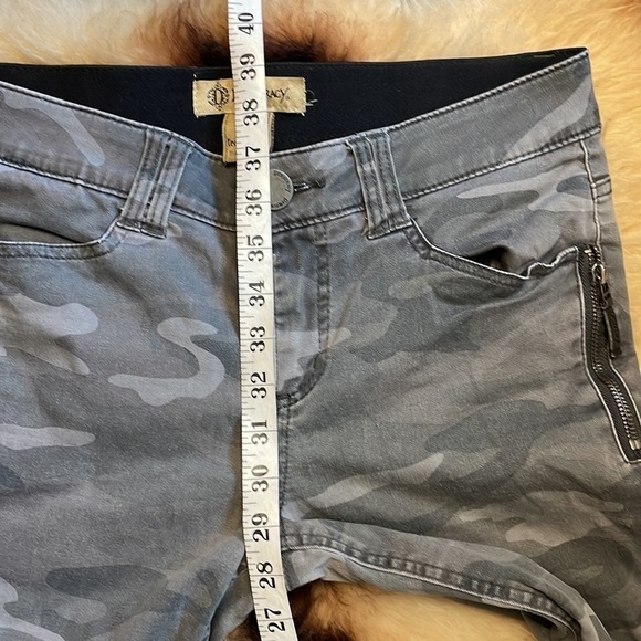 Democracy Gray Camouflage Ab Technology Jeans - Picture 9 of 9